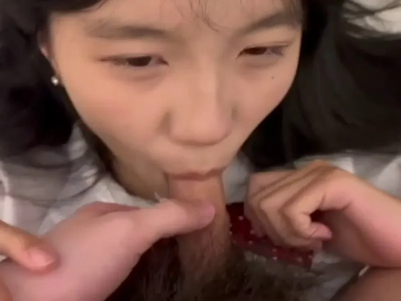 Em loli dễ thương mút của quý biến em thành con em đĩ dâm dục p2